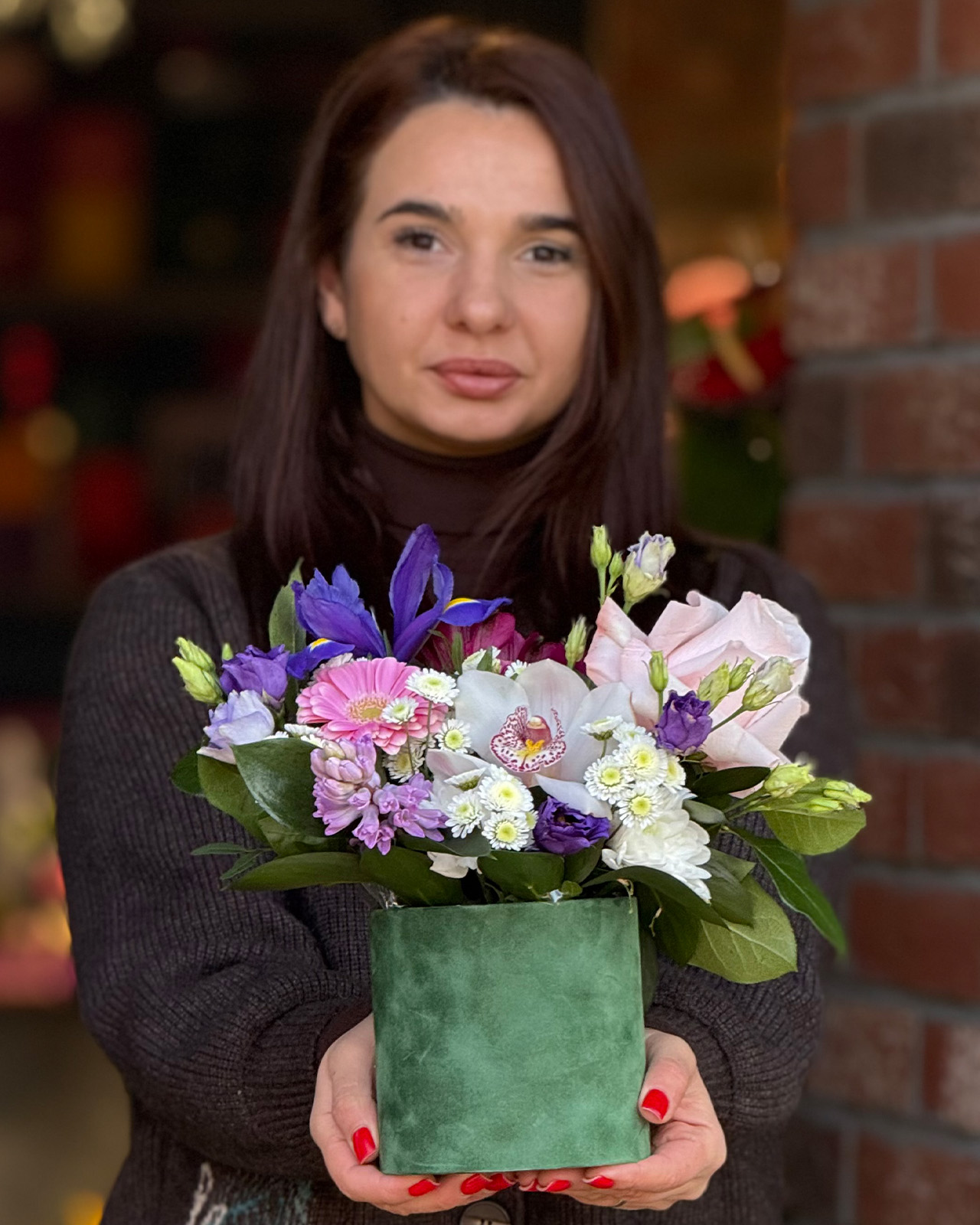 Aranjament cu trandafiri și orhidee „Celestial Bloom”-2