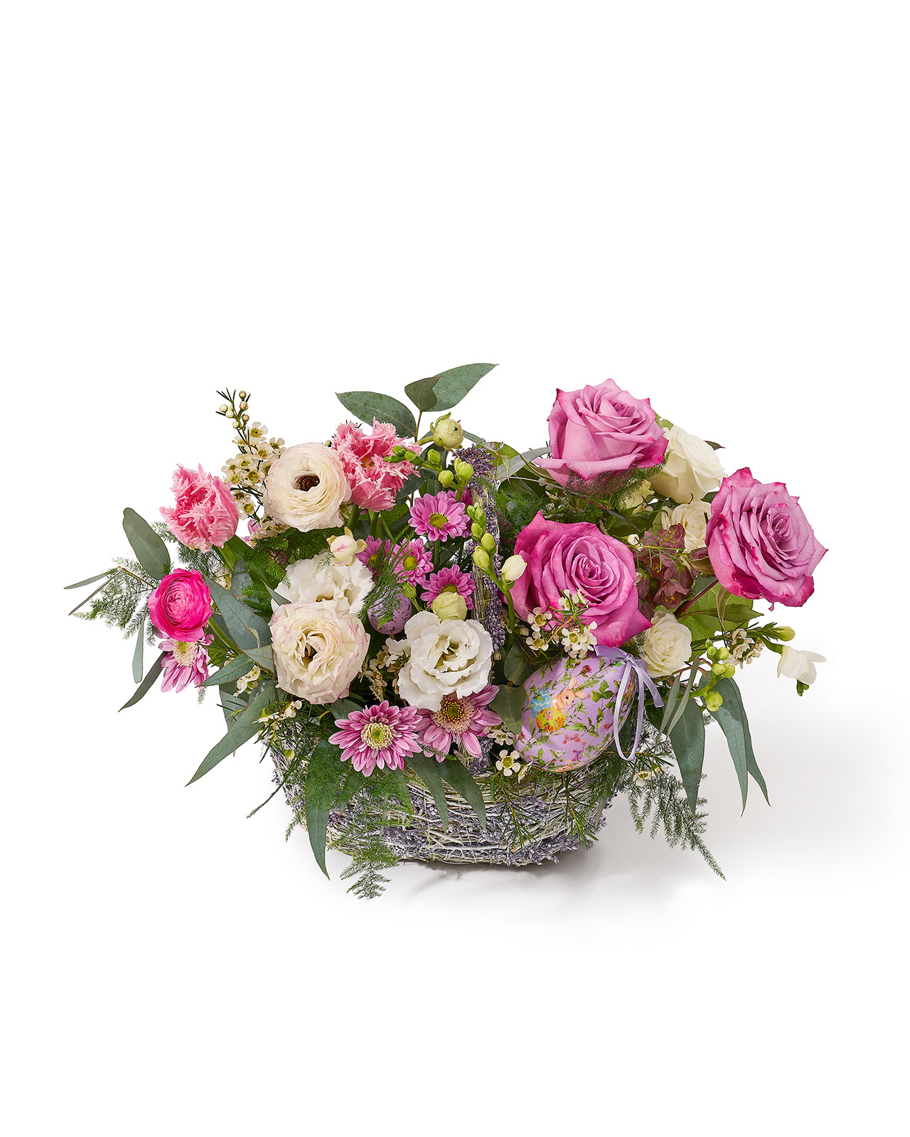 Aranjament de Paste cu trandafiri, narcise si ranunculus „Garden Melody”