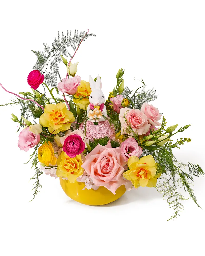 Aranjament de Paste in vas ceramic cu trandafiri roz, narcise, hortensie, ranunculus si minirose „Morning Serenity”