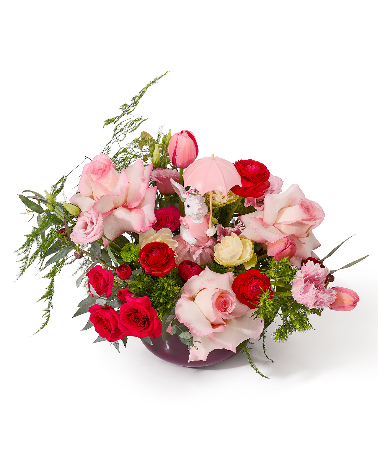 Aranjament de Paste in vas ceramic cu trandafiri si lalele roz, narcise, lisianthus si ranunculus rosu „Floral Embrace”
