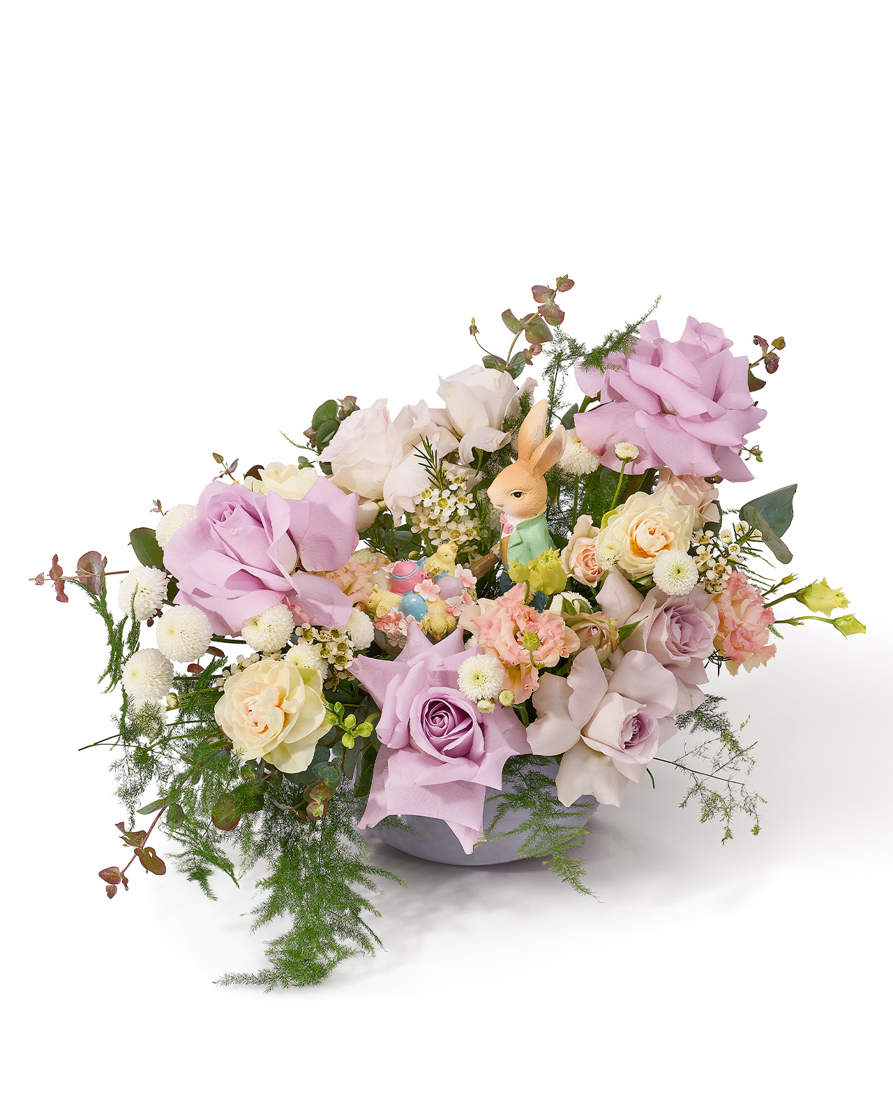 Aranjament de Paste în vas ceramic cu trandafiri mov, narcise si lisianthus roz „Golden Aura”
