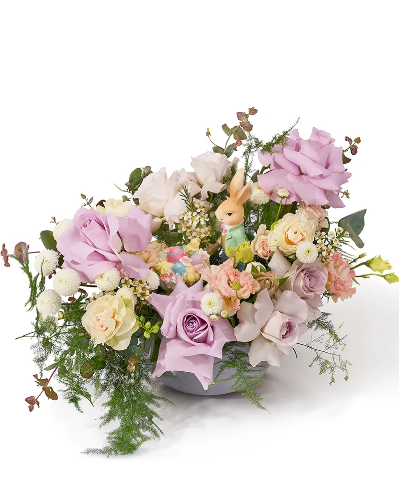 Aranjament de Paste cu trandafiri, narcise și lisianthus „Golden Aura”