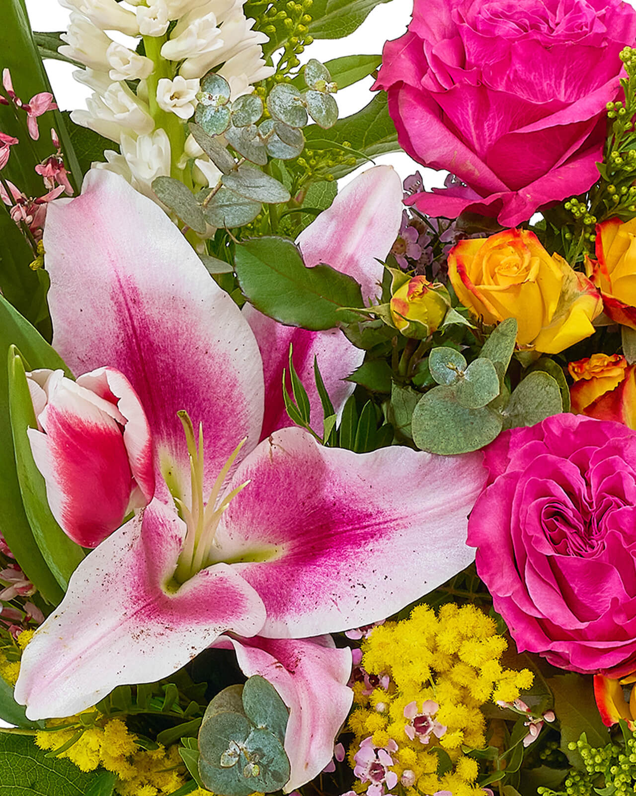 Aranjament floral cu trandafiri și crin „Morning Whisper”
