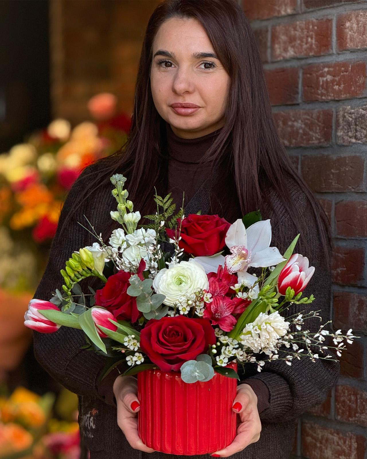 Aranjament floral cu trandafiri și lalele „Petal Radiance”-2