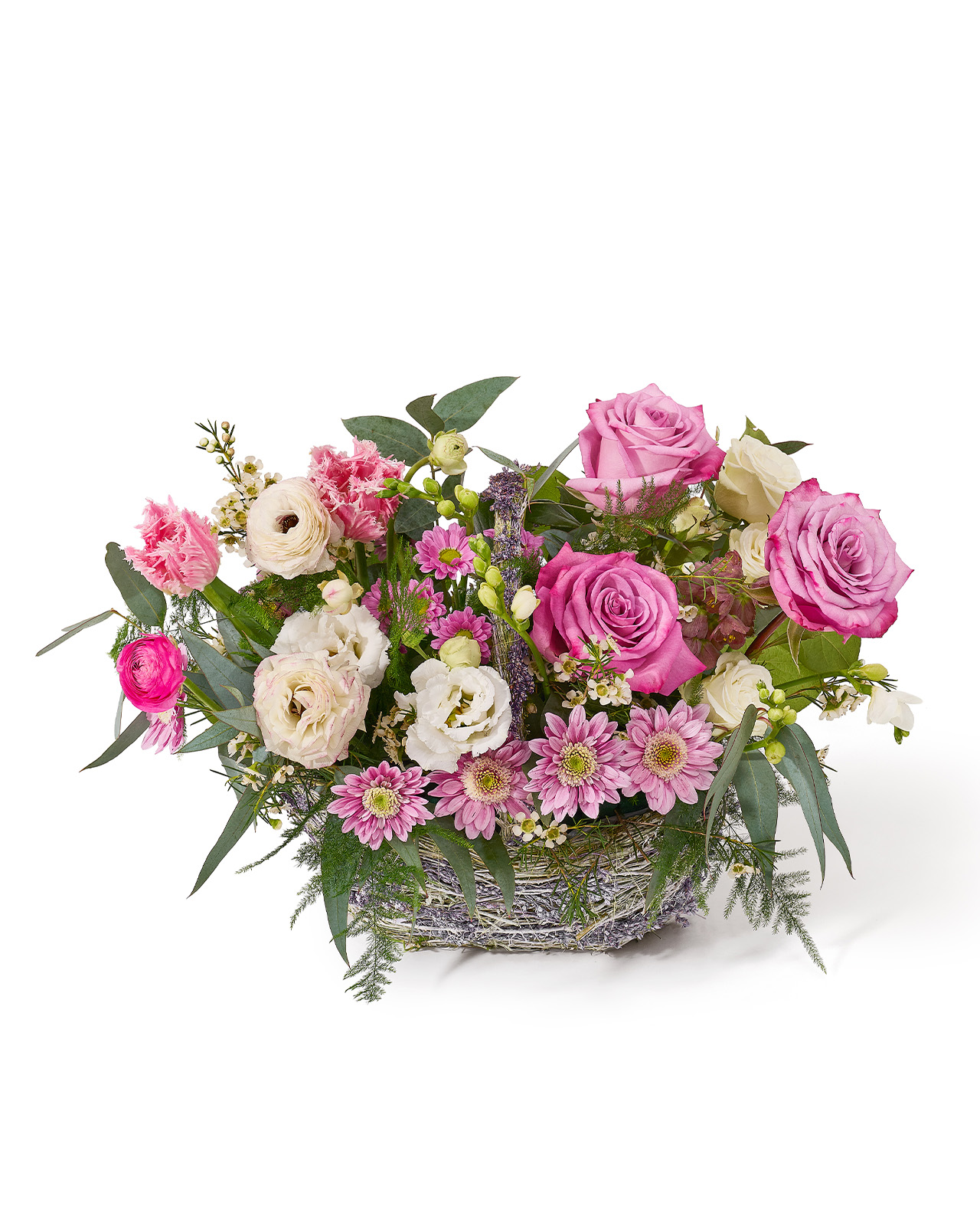 Aranjament floral in cos cu trandafiri mov, ranunculus alb, lalele roz, minirose si frezii albe „Blushing Petals”
