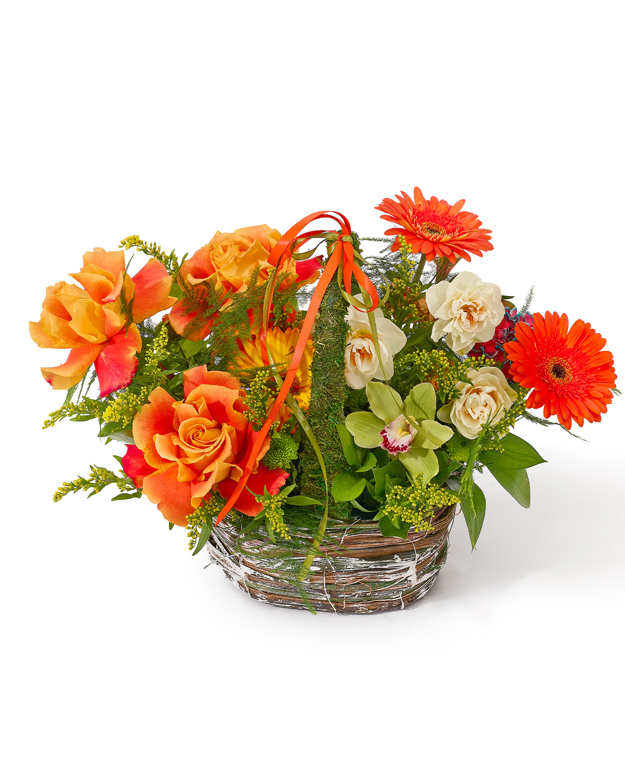 Aranjament floral in cos cu trandafiri portocalii, narcise, gerbera, solidago si cupa cymbidium „Garden Bliss”