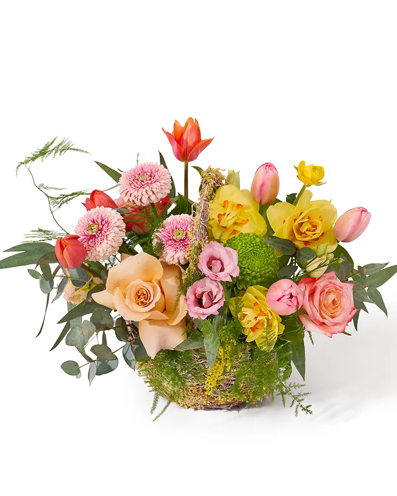 Aranjament floral cu trandafiri, lalele, narcise și lisianthus „Blush Mirage”