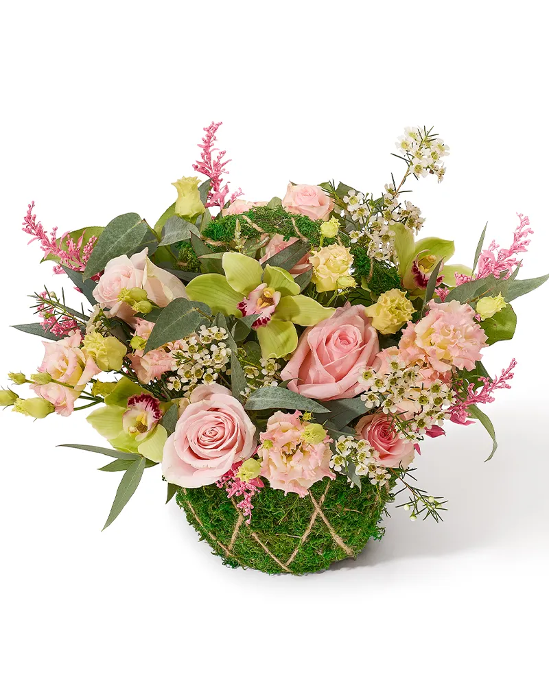 Aranjament floral în coș cu trandafiri, cymbidium si lisianthus „Rose Breeze”