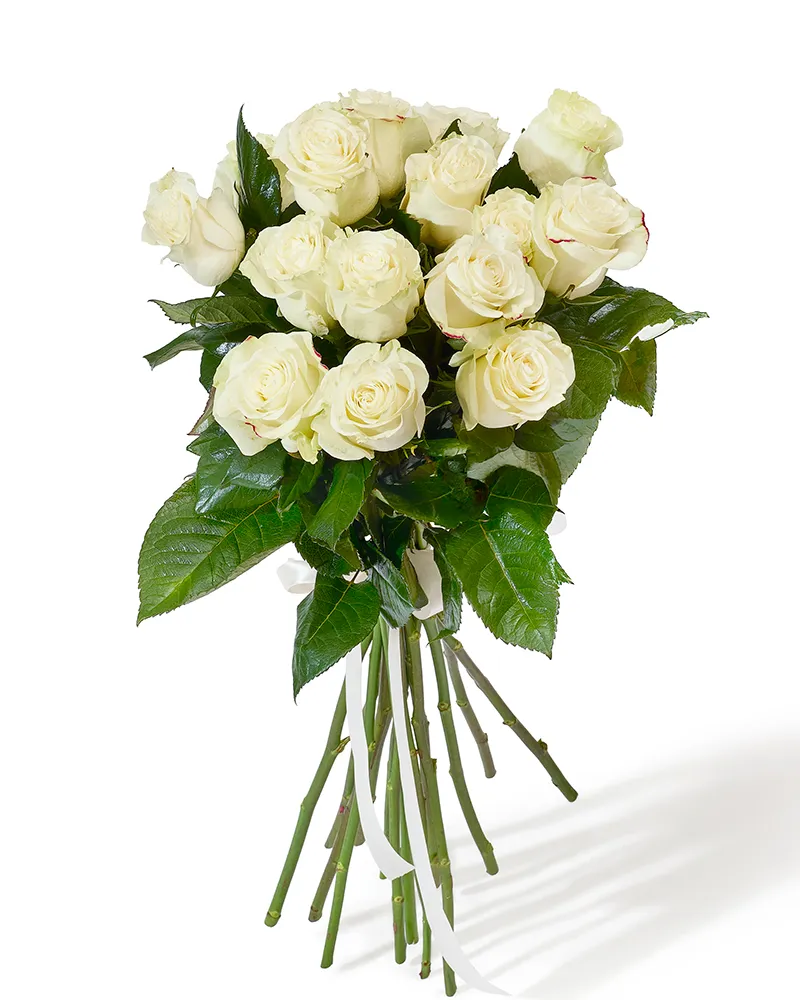 Buchet cu 15 trandafiri „Crimson Whisper”