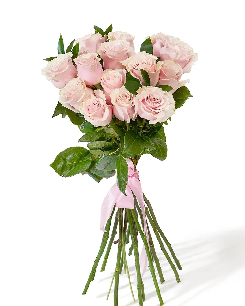 Buchet cu 15 trandafiri „Velvet Flame”
