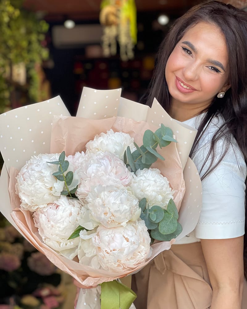 Buchet cu bujori si eucalipt „Spring Jubilee”-3