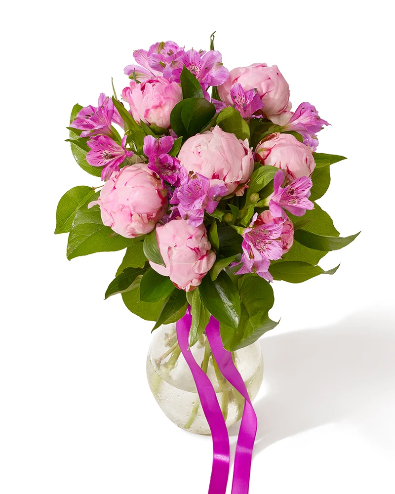 Buchet cu bujori si lisianthus „Delicate Whisper”
