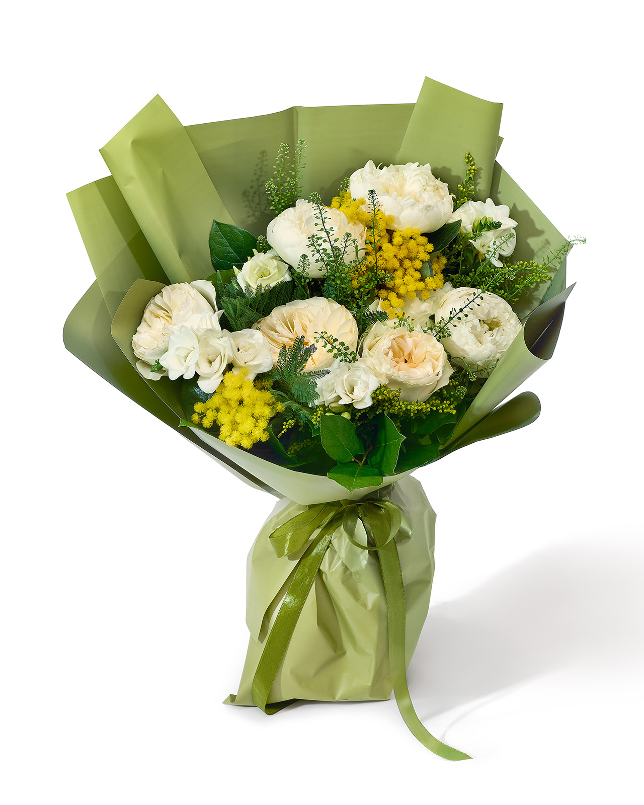 Buchet cu bujori și trandafiri „Garden Radiance”