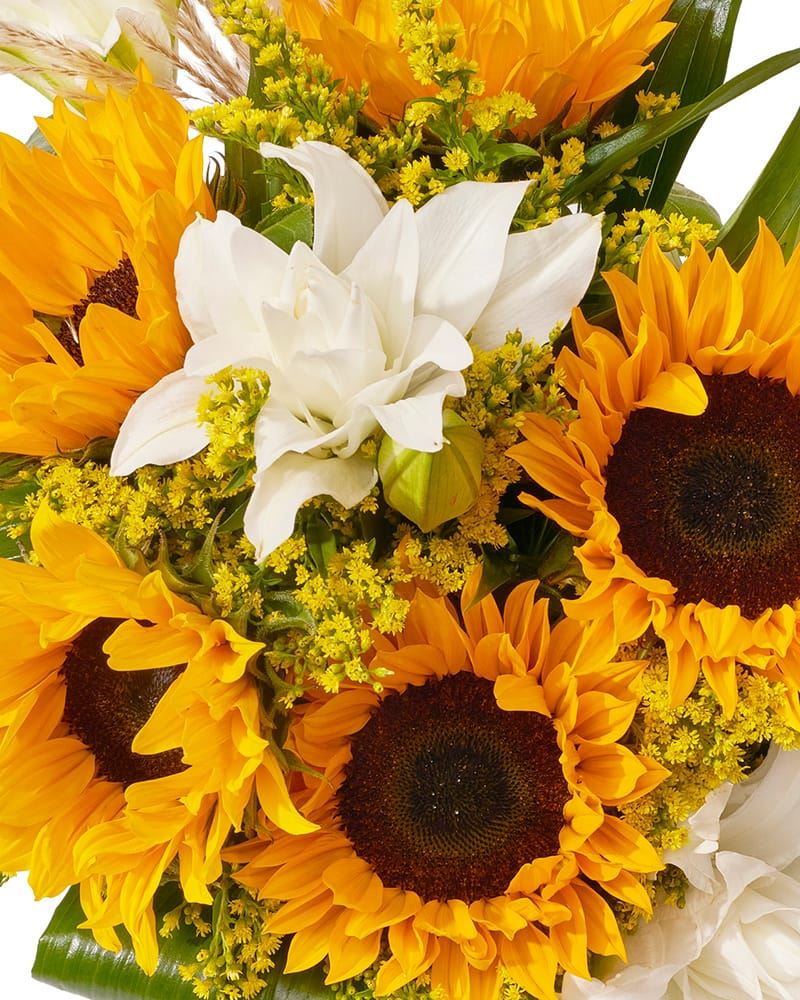 Buchet cu crini, helianthus si solidago „Sunshine Harmony”-1