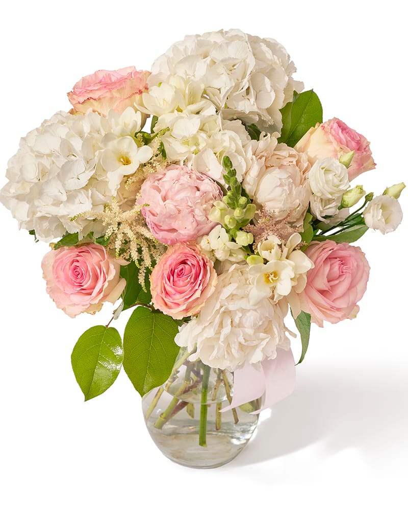 Buchet cu hortensie, trandafiri si bujori „Regal Fantasy”