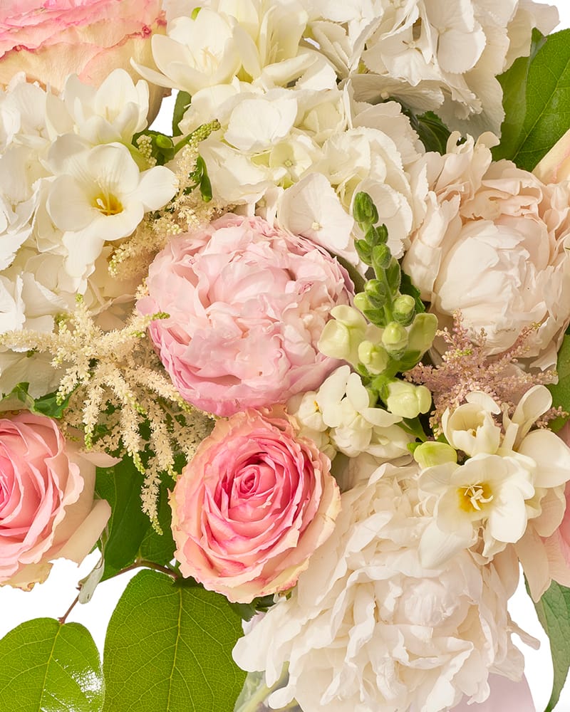 Buchet cu hortensie, trandafiri si bujori „Regal Fantasy”-2