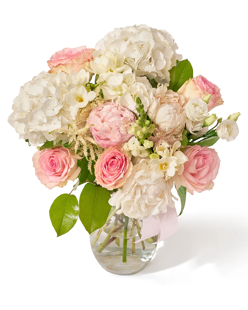 Buchet cu hortensie, trandafiri si bujori „Regal Fantasy”