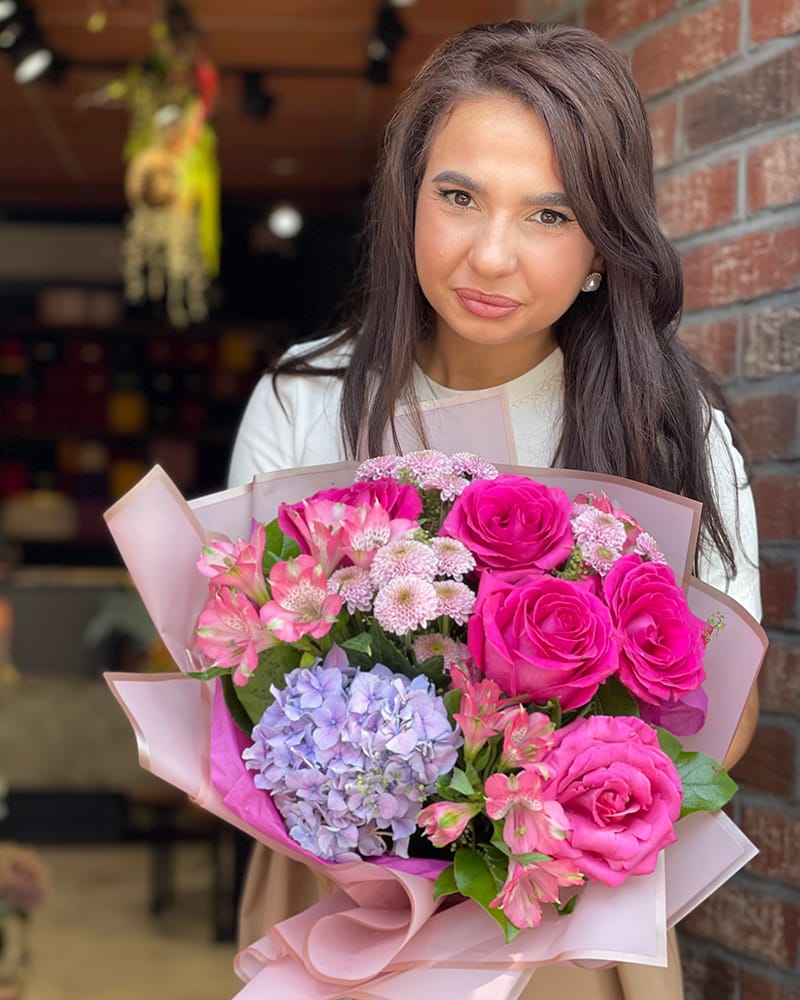 Buchet cu hortensie, trandafiri si crizanteme „Pastel Dream”-3