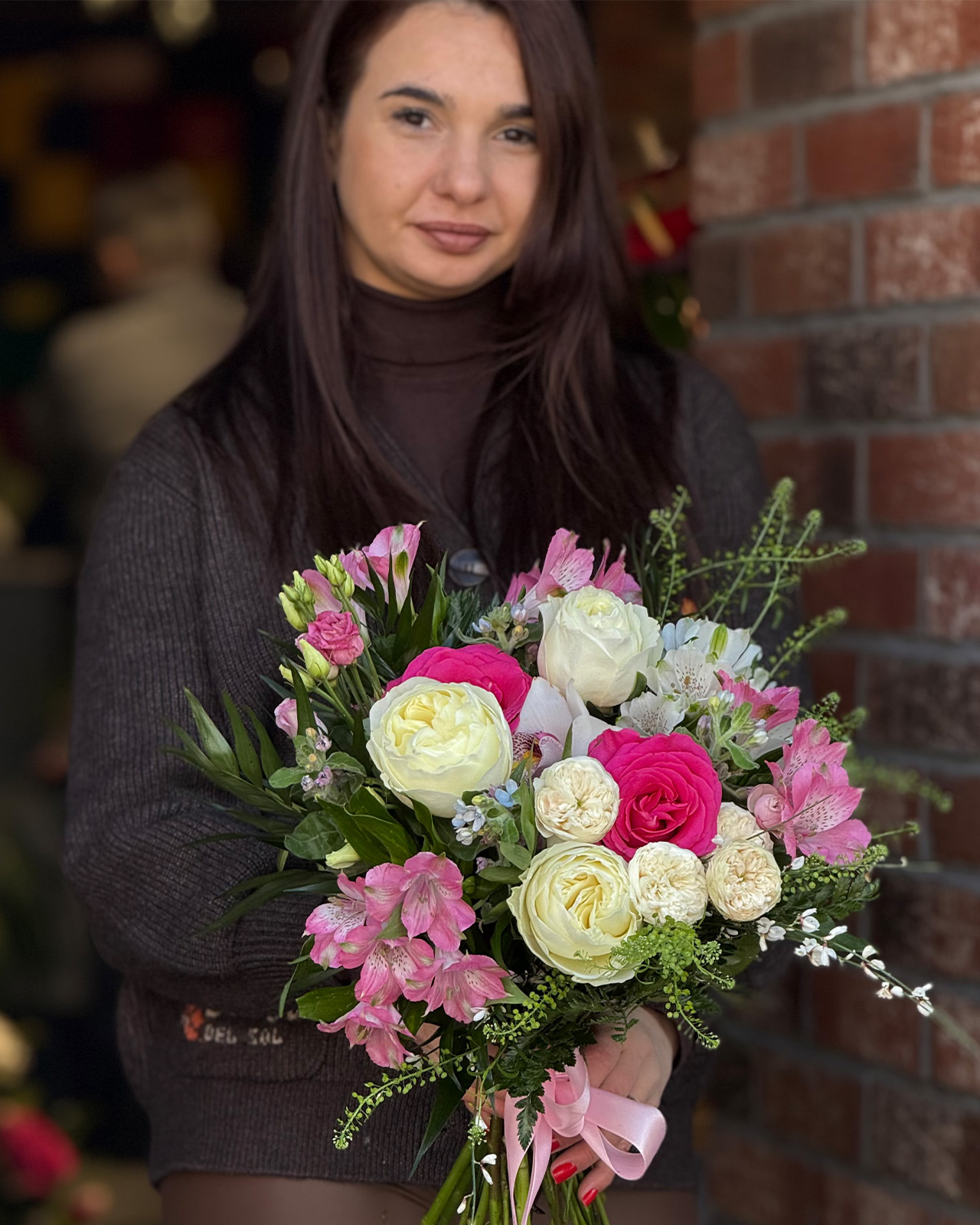 Buchet cu trandafiri, alstroemeria și orhidee „Orchid Elegance”-2