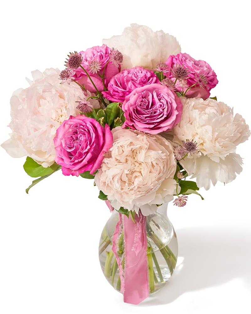 Buchet cu trandafiri, bujori si astrantia „Floral Serenade”