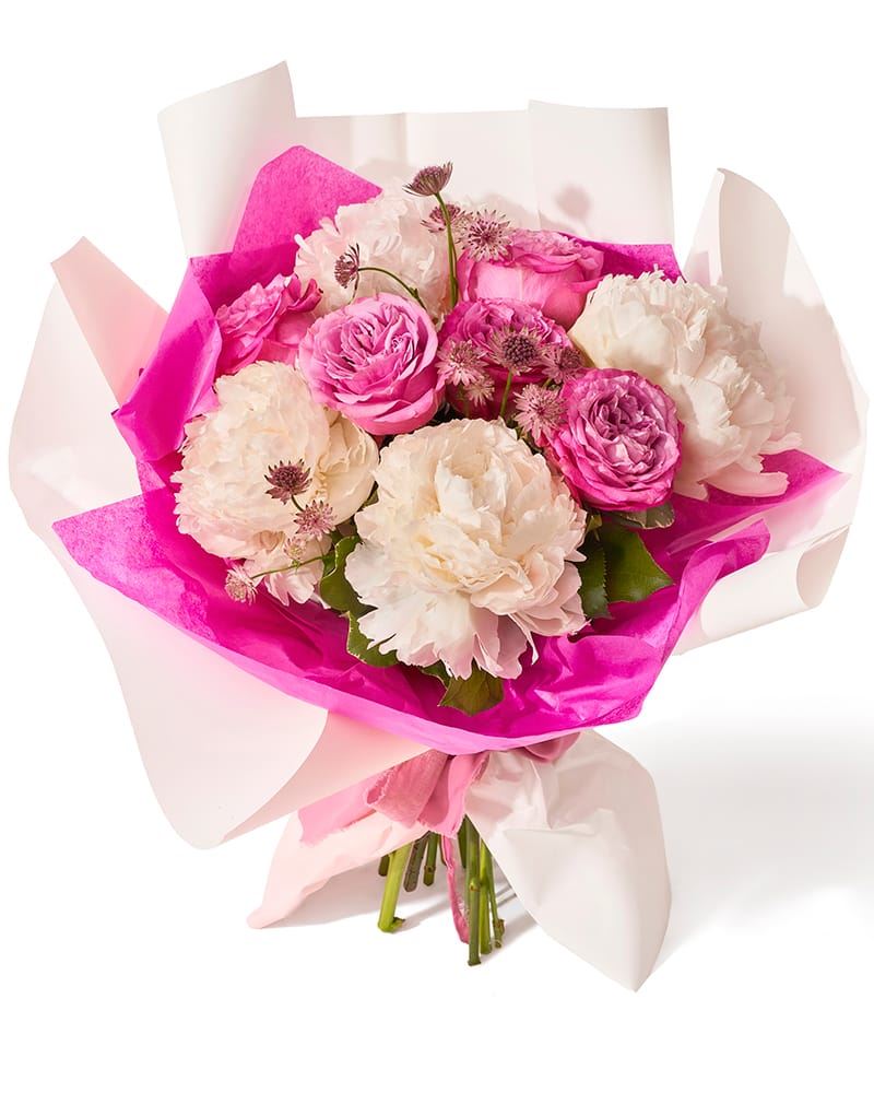 Buchet cu trandafiri, bujori si astrantia „Floral Serenade”-1