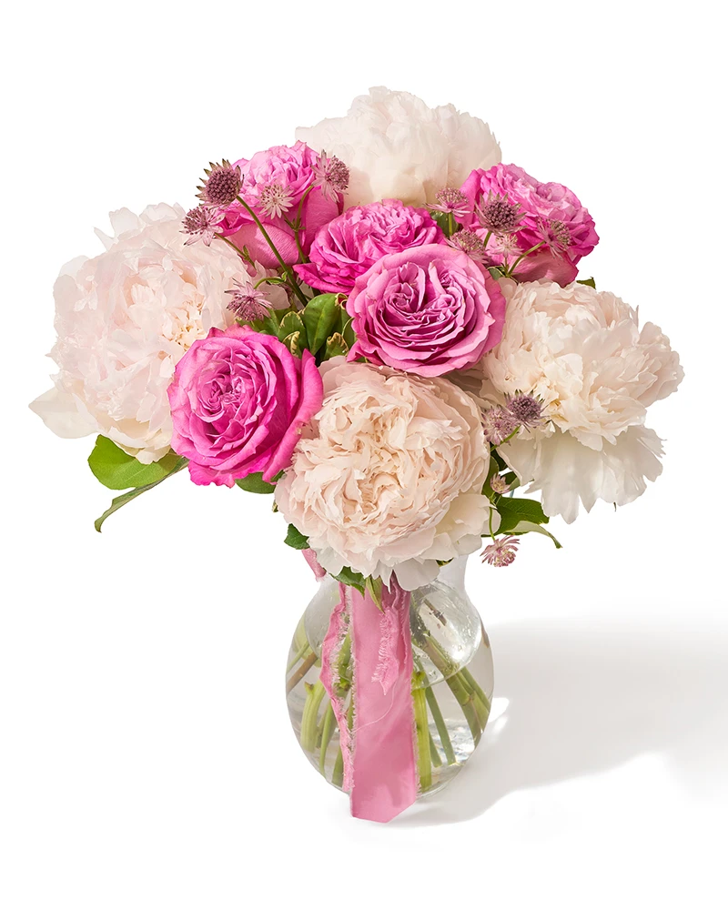 Buchet cu trandafiri, bujori si astrantia „Floral Serenade”