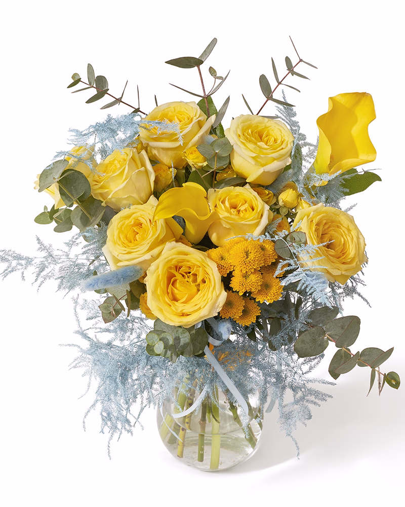 Buchet cu trandafiri, cale si minirose „Golden Cascade”--1