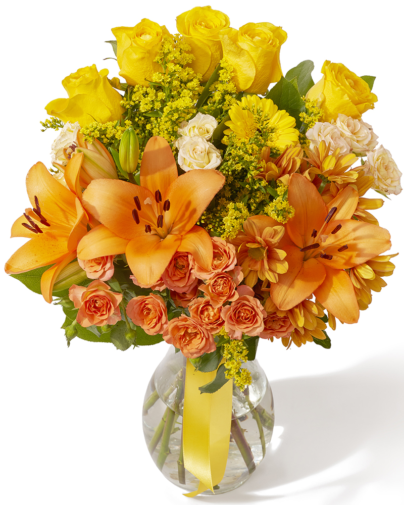 Buchet cu trandafiri, crini si minirose „Harmony in Bloom”