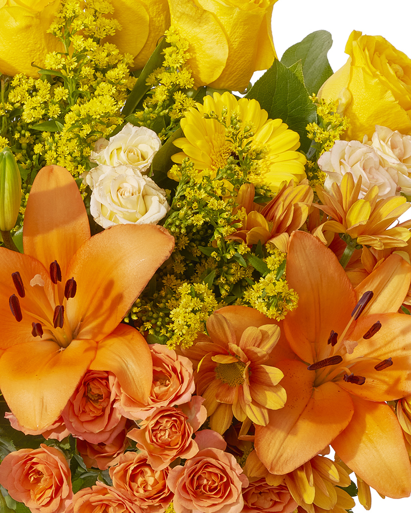 Buchet cu trandafiri, crini si minirose „Harmony in Bloom”-2