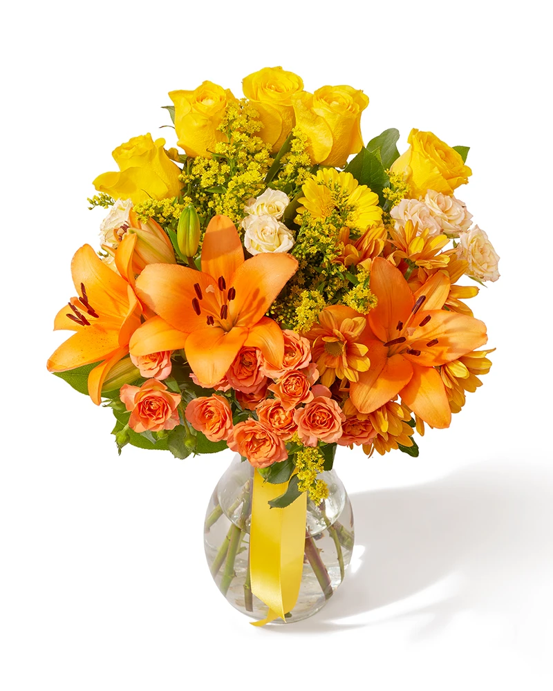 Buchet cu trandafiri, crini si minirose „Harmony in Bloom”