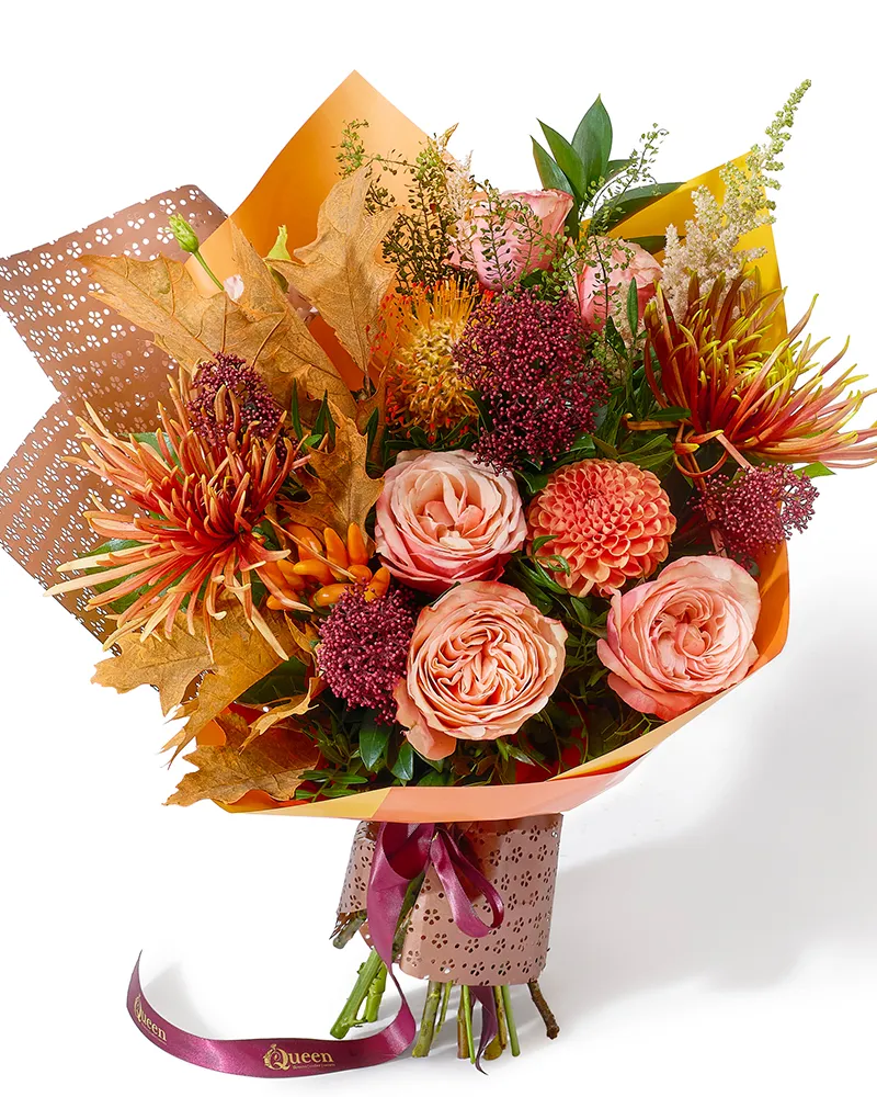 Buchet cu trandafiri, crizanteme și dahlia „Twilight Grace”