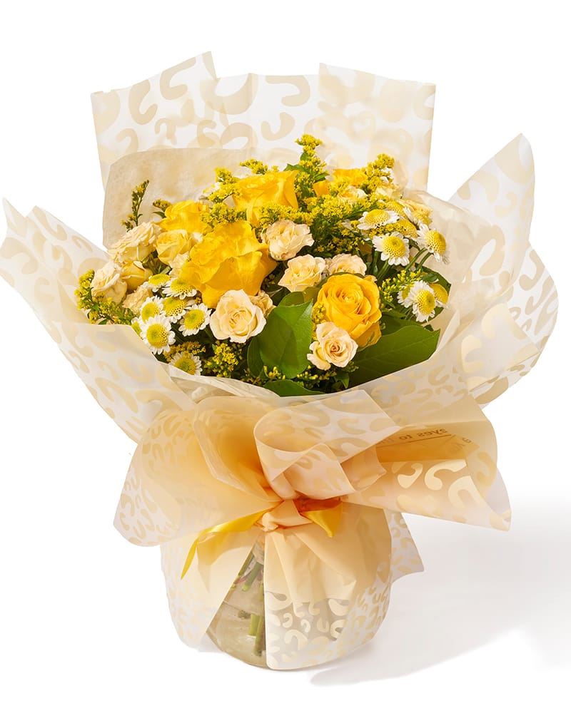Buchet cu trandafiri, crizanteme si minirose „Sparkling Elegance”-1