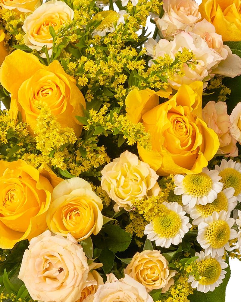 Buchet cu trandafiri, crizanteme si minirose „Sparkling Elegance”-2