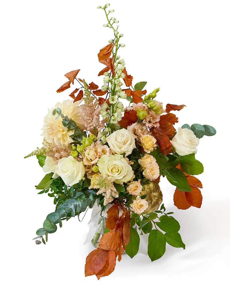 Buchet cu trandafiri, dahlia și lisianthus „Whispering Romance”