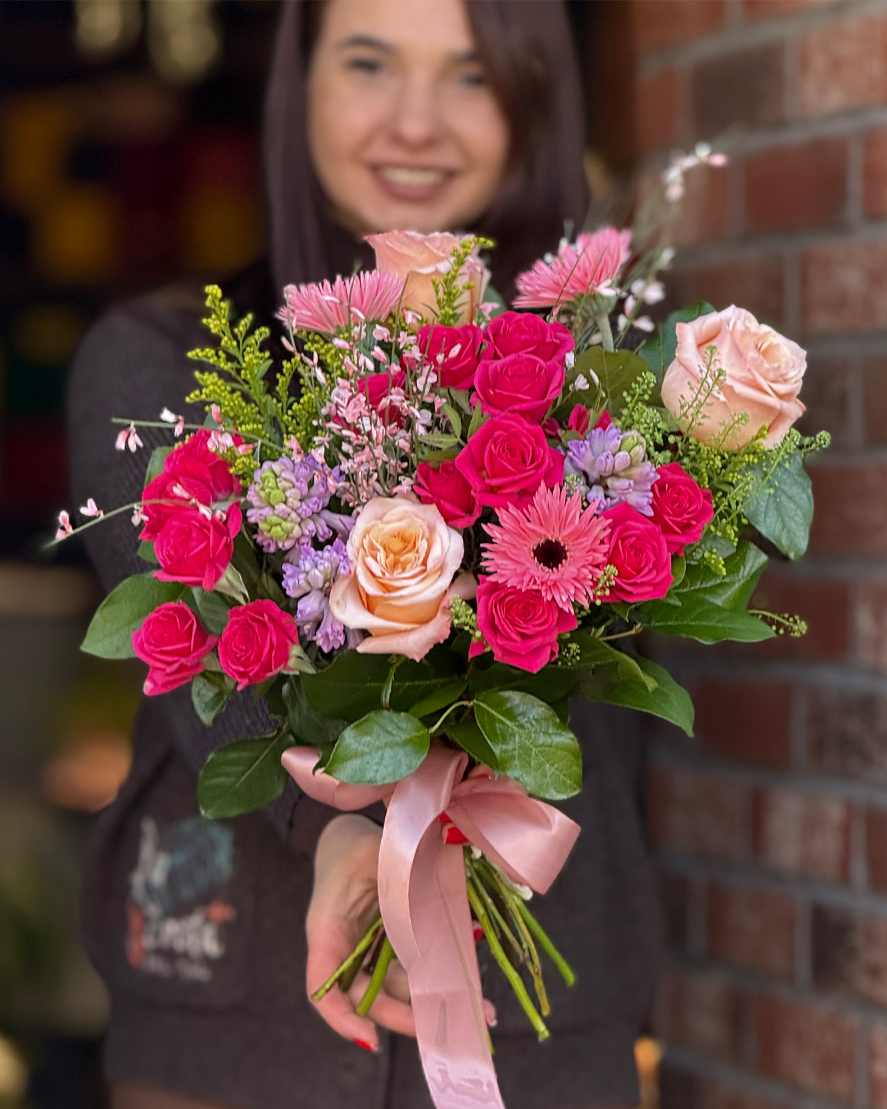 Buchet cu trandafiri, minirosă și minigerbera „Delicate Harmony”-2