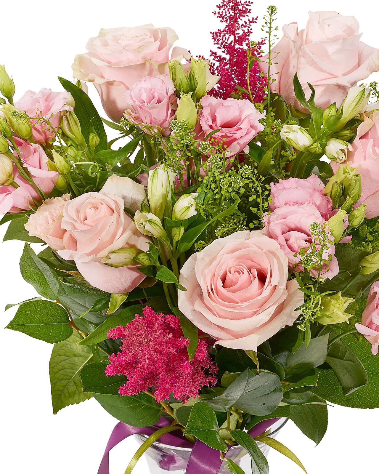 Buchet cu trandafiri roz, lisianthus roz, astilbe, alstroemeria alba si alchemilla „Blush Tide”
