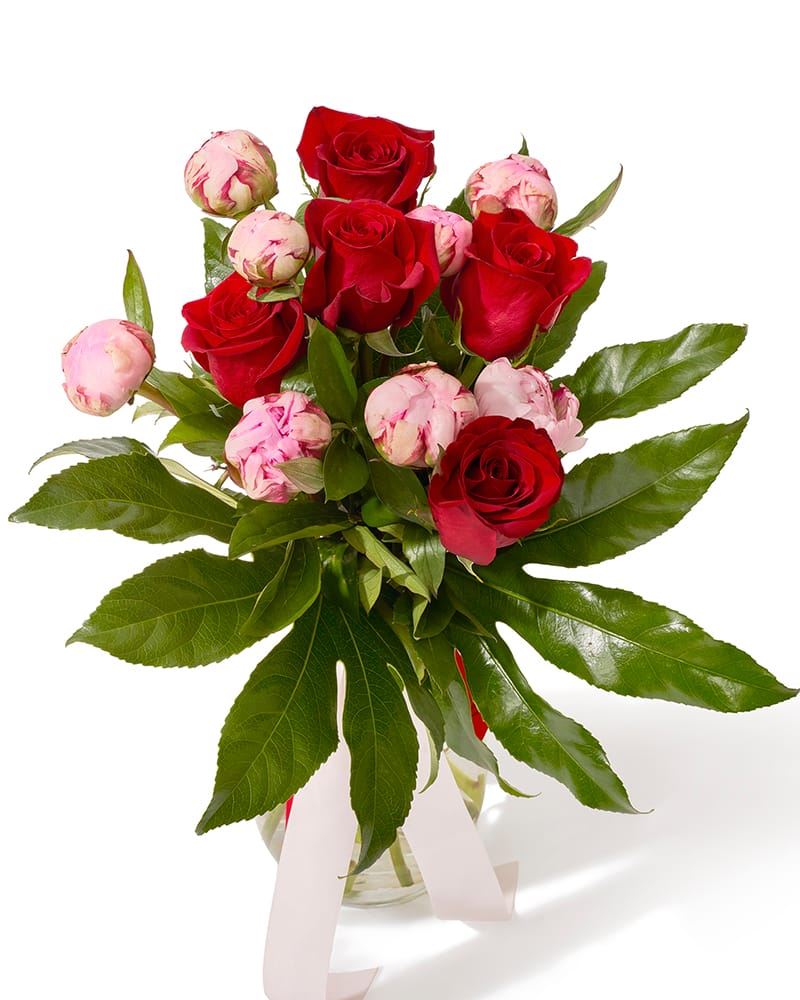 Buchet cu trandafiri si bujori „Romantic Ballet”