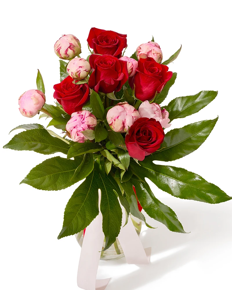 Buchet cu trandafiri si bujori „Romantic Ballet”