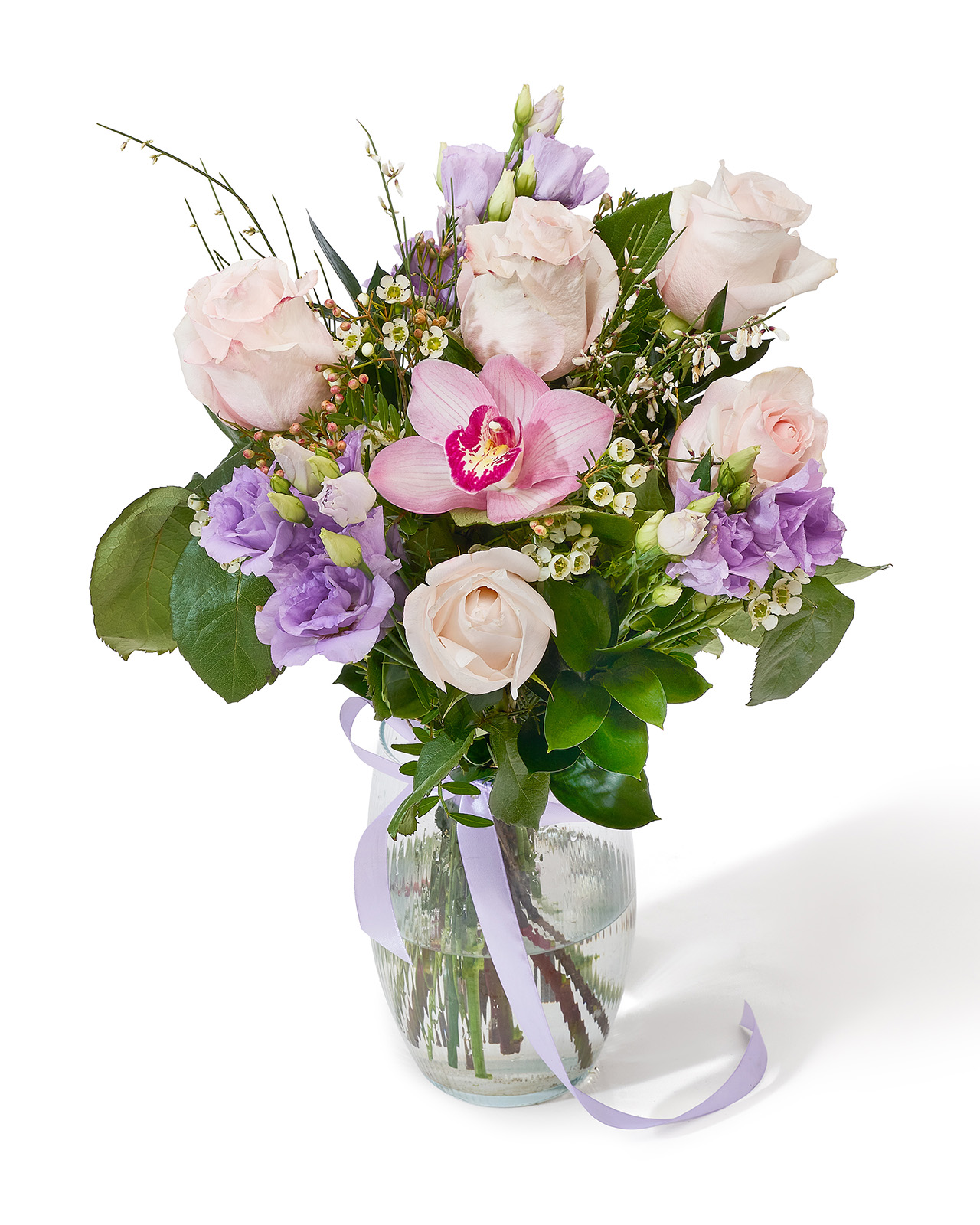 Buchet cu trandafiri și lisianthus „Petal Whisper”