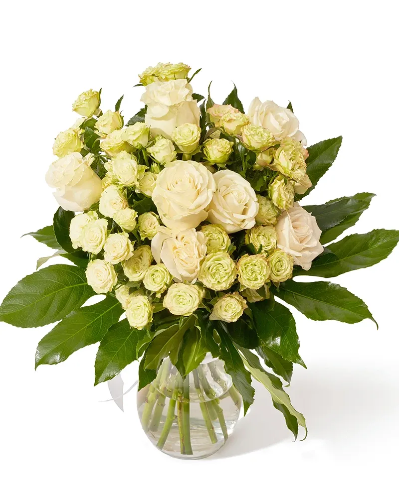 Buchet cu trandafiri si minirose „Velvet Romance”