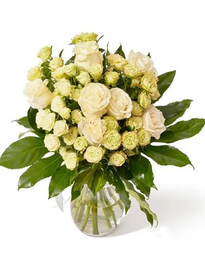 Buchet cu trandafiri si minirose „Velvet Romance”