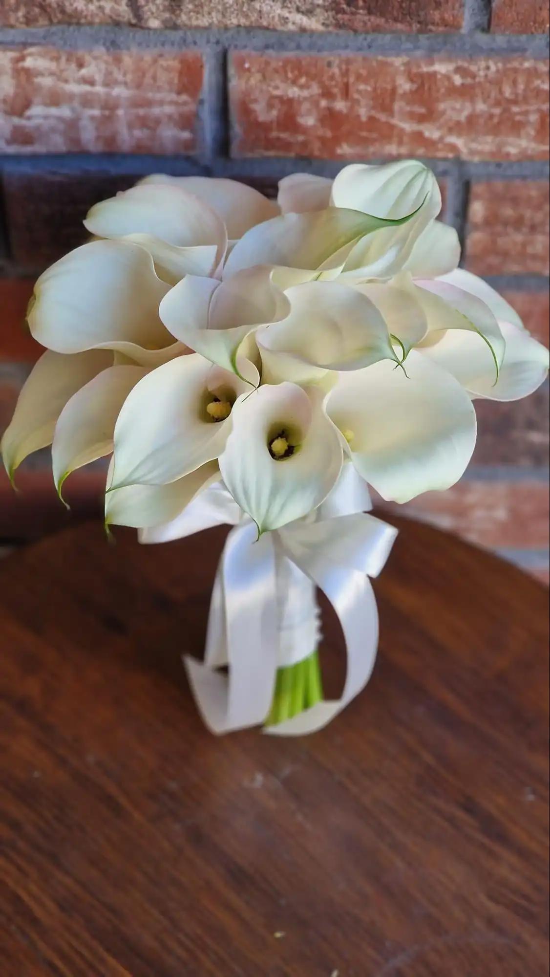 Bucură-te de ziua ta specială cu un buchet de mireasă unic de la Florăria Queen - 2