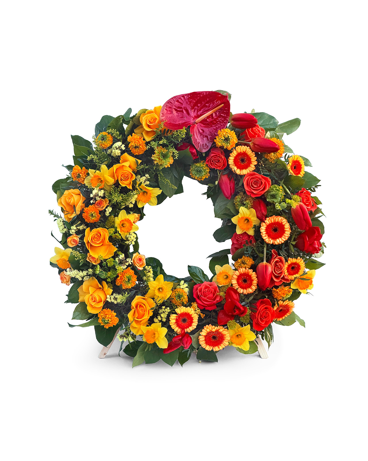 Coroana funerara rotunda cu trandafiri portocalii, anthurium rosu, minigerbera, lalele si ranunculus